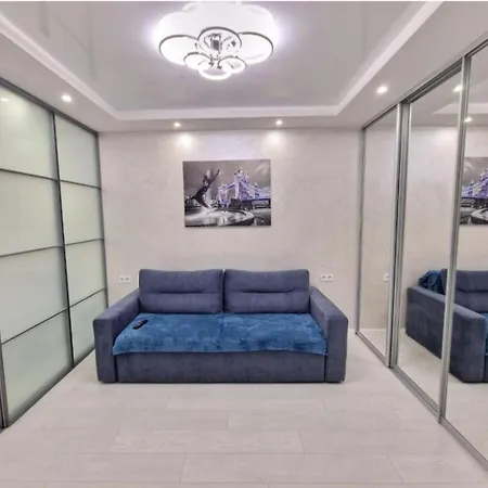 в новострое жк 49 жемчужина на таирова Apartment Odessa