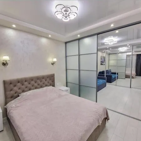 в новострое жк 49 жемчужина на таирова Apartment *